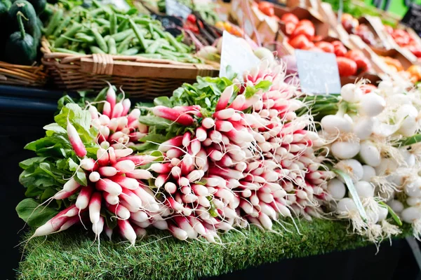 Rábanos Mercado Los Agricultores Con Verduras Para Todos Los Bollos — Foto de Stock