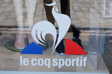 Bordeaux, Aquitaine / Fransa - 07 07 07: 2020: Le coq spor logosu ve spor giyim mağazası spor malzemeleri üreticisi spor malzemeleri tedarikçisinin metin imzası