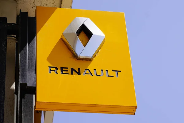 Bordeaux Aquitaine France 2020 Renault Car Логотип Жовтого Срібла Магазині — стокове фото
