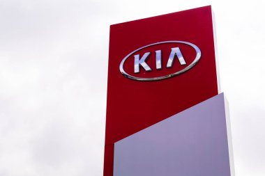 Bordeaux, Aquitaine / France - 07 07 07 2020: Kore otomobil bayisi mağazasında kia logosu metni