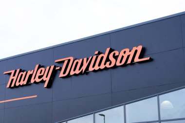 Bordeaux, Aquitaine / France - 07 07 07 2020: Harley Davidson logo metin imzalı motosiklet perakendecisi mağazası