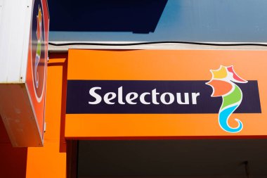 Bordeaux, Aquitaine / France - 07 07 07 2020: acente seyahat ofisi için dükkan üzerindeki seçili logo yazısı