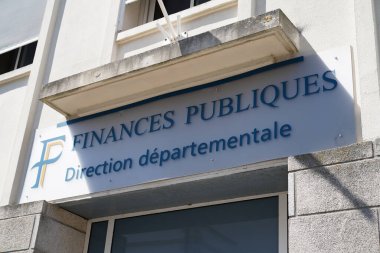 Bordeaux, Aquitaine / Fransa - 07 07 07: 2020: istikamet ayrılış merkezi et des Finances Publiques logosu ve Fransız kamu maliye idaresi ofisi için metin imzası
