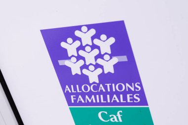 Bordeaux, Aquitaine / Fransa - 07 07 07: 2020: Aile Harçlıkları Fonu için kafe acentesinin aile logosu imzası