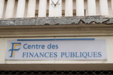 Bordeaux, Aquitaine / Fransa - 07 21 2020: Centre des finances publiques Fransız kamu maliyesi logo tabelasıdır.