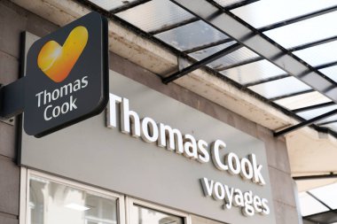 Bordeaux, Aquitaine / Fransa - 07 22 2020: Thomas Cook dükkan logosu ve İngiltere bürosunun seyahat acentelerinin imzası