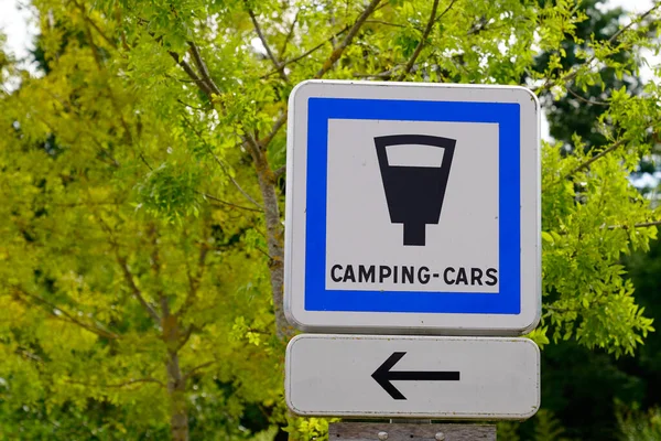 Sign restricting camper van parking to a maximum of some hours with disc park
