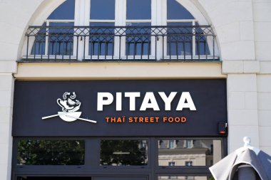 Bordeaux, Aquitaine / Fransa - 07 25 2020: pitaya logosu ve Tayland sokak yemekleri fast food restoranı için metin imzası