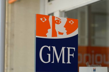 Bordeaux, Aquitaine / Fransa - 07: 30 2020: Fransız Garantie Mutuelle des Fonctionnaires karşılıklı sigorta yenileme acentesi üzerindeki GMF logosu