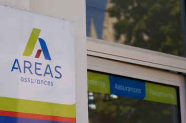 Bordeaux, Aquitaine / Fransa - 07: 30 2020: bölge sigorta metni ve ofis duvarları mağaza binasının logosunu güvence altına alıyor