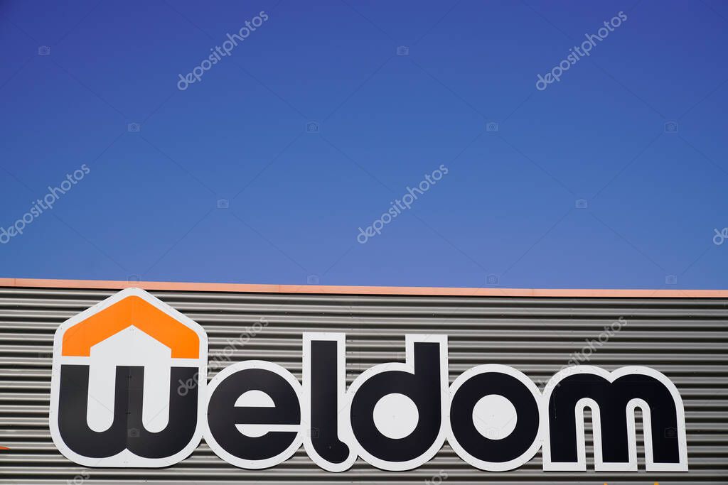 Bordeaux , Aquitaine / France - 07 30 2020 : weldom logo and text sign of gardening decoration store chain brand shop in france