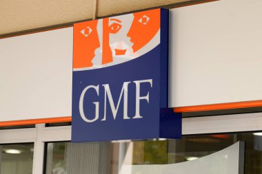Bordeaux, Aquitaine / France - 08 04 2020: Fransız ortak sigorta şirketinin GMF imzası kamu görevlileri için turuncu ve mavi logo