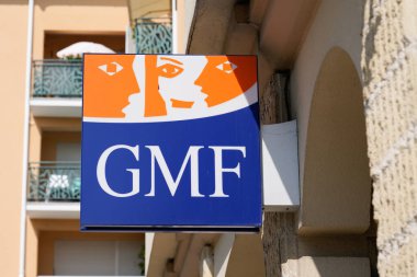 Bordeaux, Aquitaine / France - 08 04 2020: Fransız Finansal Hizmetler Ofisi 'nin GMF metin imzası ve kuruluş sigorta şirketinin logosu