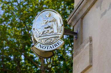 Bordeaux, Aquitaine / France - 08 04 2020: Fransız Noteri için inşaat ofisinde noter işareti ve metin altın logosu