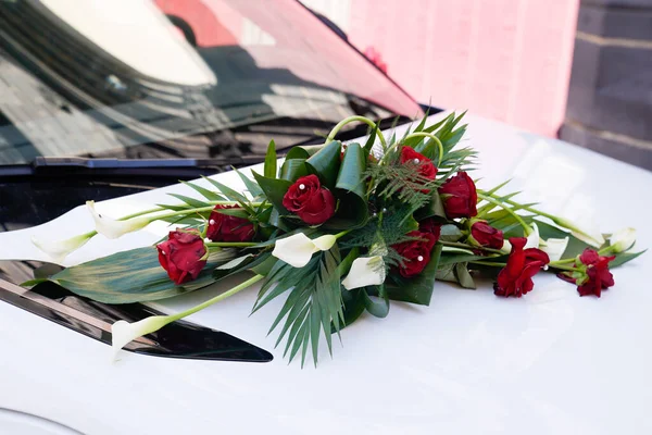 Marriage Red Wedding Flower Bouquet Front Car — Stock Photo, Image