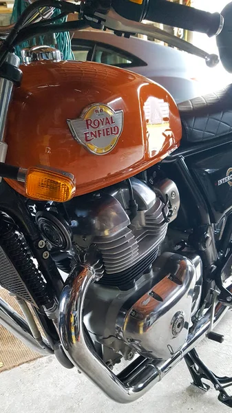 Burdeos Aquitania Francia 2020 Letrero Del Logotipo Royal Enfield Tanque —  Fotos de Stock