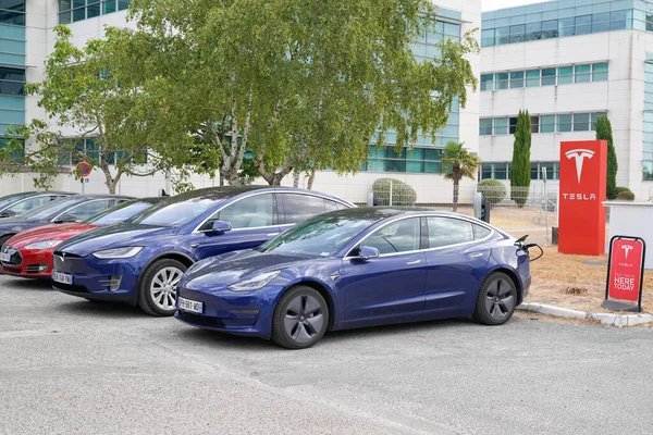 Burdeos Aquitania Francia 2020 Tesla Modelo Vehículo Eléctrico Azul Concesionario — Foto de Stock