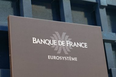 Bordeaux, Aquitaine / Fransa - 08 16 2020: Fransa Merkez Bankası logosu ve eurosysteme resmi binası girişi metni