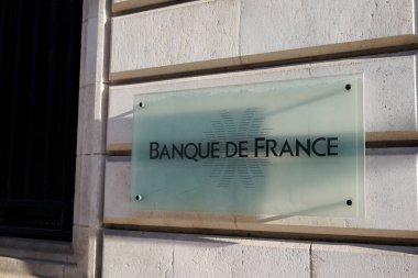 Bordeaux, Aquitaine / Fransa - 08 16 2020: Bank de France logosu Fransız Ulusal Bankası 'nın resmi binasının önündeki imza ve metin