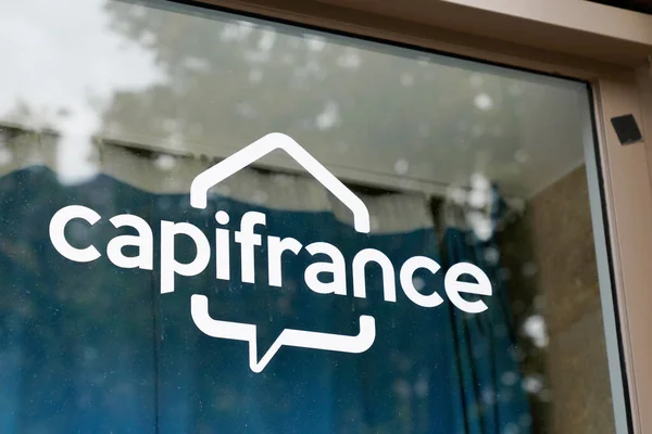 Burdeos Aquitania Francia 2020 Capifrance Logo Sign Front Realtor Agency — Foto de Stock