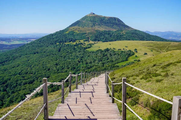 Caminho Madeira Longa Escadaria Para Acesso Montanha Alta Vulcão Puy — Fotografia de Stock