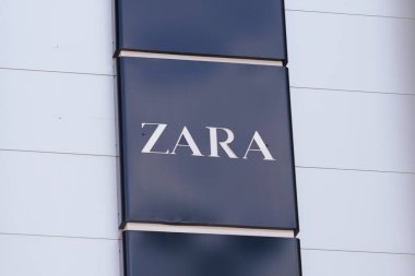 Bordeaux, Aquitaine / Fransa - 09 23 2019: Zara logosu ve moda İspanya giyim mağazası önünde metin