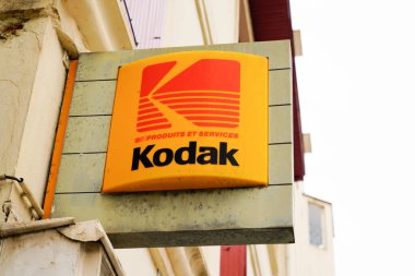 Bordeaux, Aquitaine / Fransa - 09 01 01 2020: Kodak logosu butiğin önünde resim ve dükkan fotoğrafçılığı çalışmaları geliştiriyor