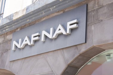 Bordeaux, Aquitaine / Fransa - 09 01 01 2020: naf metin işareti ve popüler İngiliz ana caddesi moda kadın giyim mağazasının logosu