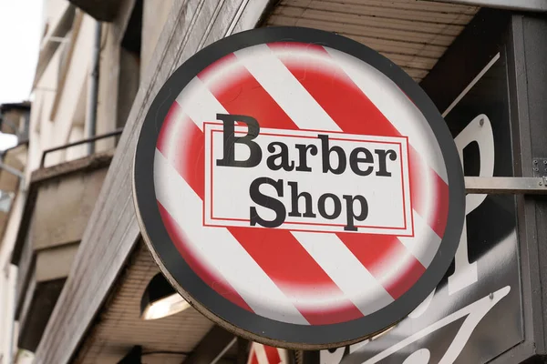 Barbiere Rotondo Negozio Segno Parete Parrucchiere Vintage Bianco Colori Rossi — Foto Stock