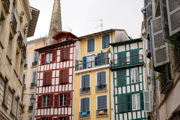 Typowych Fasad Domu Bayonne Miasta Południowo Zachodniej Francji — Zdjęcie stockowe
