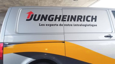 Bordeaux, Aquitaine / Fransa - 09 01 01 2020: Jungheinrich logo markası Alman şirketinin tam teşekküllü ürün hizmetleri karavanında