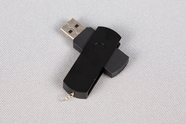 Черный Usb Flash Drive Открыт Белом Фоне — стоковое фото
