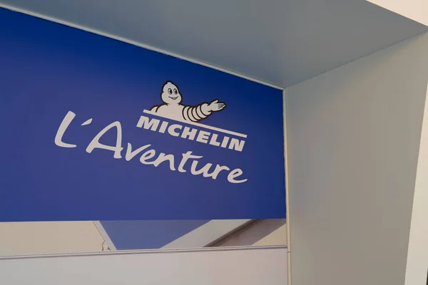 Clermont Ferrand Auvergne Fransa 2020 Michelin Aventure Bibendum Mavi Logosu — Stok fotoğraf