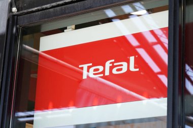 Bordeaux, Aquitaine / France - 09 20 2020: Teal mağaza işareti metni ve Fransız firması yemek malzemeleri ve küçük cihaz üreticisi logosu