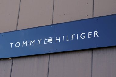 Bordeaux, Aquitaine / France - 09 20 2020: Tommy Hilfiger logosu ve mağaza primi moda moda şirketi