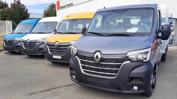 Bordeaux Aquitaine France 2020 Renault Trucks Vans Services Dealership Park — Stock Photo, Image