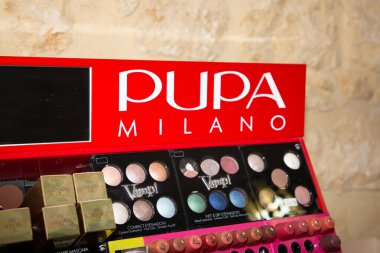 Bordeaux, Aquitaine / France - 09 25 2020: Pupa Milano, Micys Company markasının imza ve metin logosu