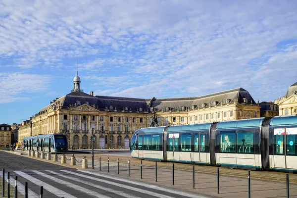 Bordeaux Akwitania Francja 2020 Nowoczesny Tramwaj Miejski Elektryczny Ulicy Bordeaux — Zdjęcie stockowe