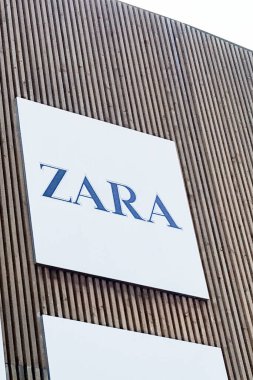 Bordeaux, Aquitaine / Fransa - 09 26 2020: zara logosu ve moda mağazasının metin imzası