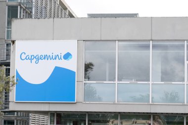 Bordeaux, Aquitaine / Fransa - 09 25 2020: Fransız çokuluslu profesyonel danışmanlık şirketleri için Capgemini logosu