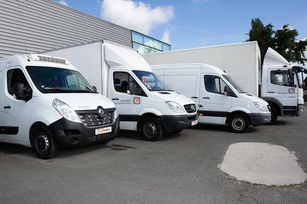 Bordeaux Aquitânia França 2020 Transporte Dumont Vários Carros Brancos Caminhões — Fotografia de Stock