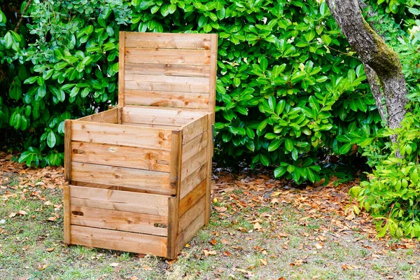 Worm Composting Kayu Kotak Komposter Kebun Rumah — Stok Foto