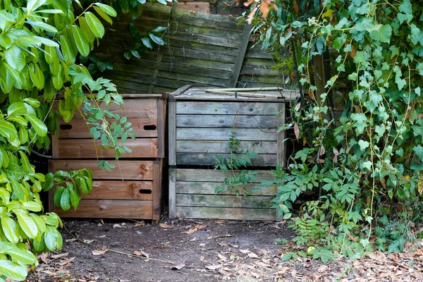 Dřevěný Kompost Koš Rodinné Zahradě Doma — Stock fotografie