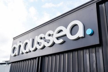 Bordeaux, Aquitaine / France - 10 01 2020: Chaussea metin ve logo imzası Fransız grup giyim mağazasının moda ayakkabıları mağazasının önünde