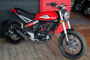 Bordeaux, Aquitaine / Fransa - 10 01 2020: MASH FALCONE 125 enjeksiyon motosikleti Fransa ve Çin 'den motosiklet satıcısı bayisinin önünde