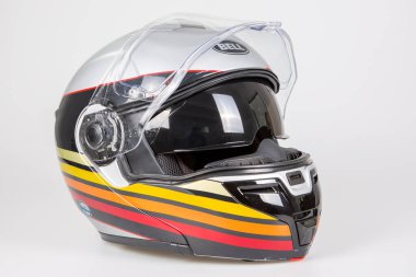 Bordeaux, Aquitaine / Fransa - 10 10 10 2020: bizden motosiklet için logo işareti olan yeni kask motosikleti