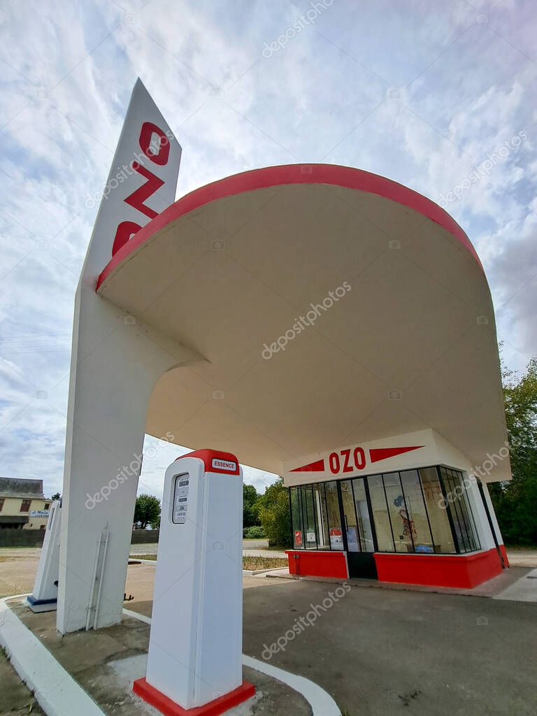 Bordeaux , France - 09 05 2025 : ozo brand logo and text sign on one station garage of french manufacturer of motor oil and petroleum products vintage ancient from sixties
