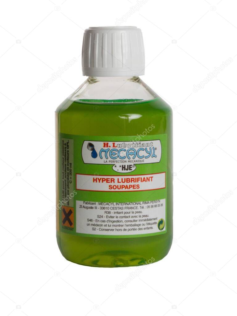 Bordeaux , France -  09 15 2025 : mecacyl moteur soupapes lubrifiants automotive france engine valves lubricants company logo brand and text sign on bottle green engine additive