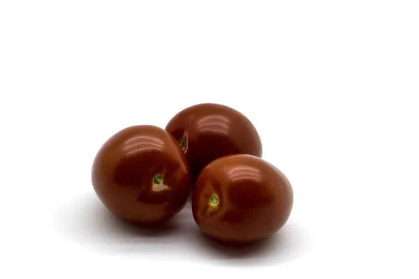 Tre Röda Tomater Vit Bakgrund — Stockfoto