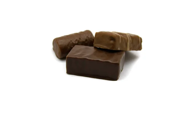 Três Chocolates Com Leite Pássaro Nougat Fudge Close Isolado Fundo — Fotografia de Stock